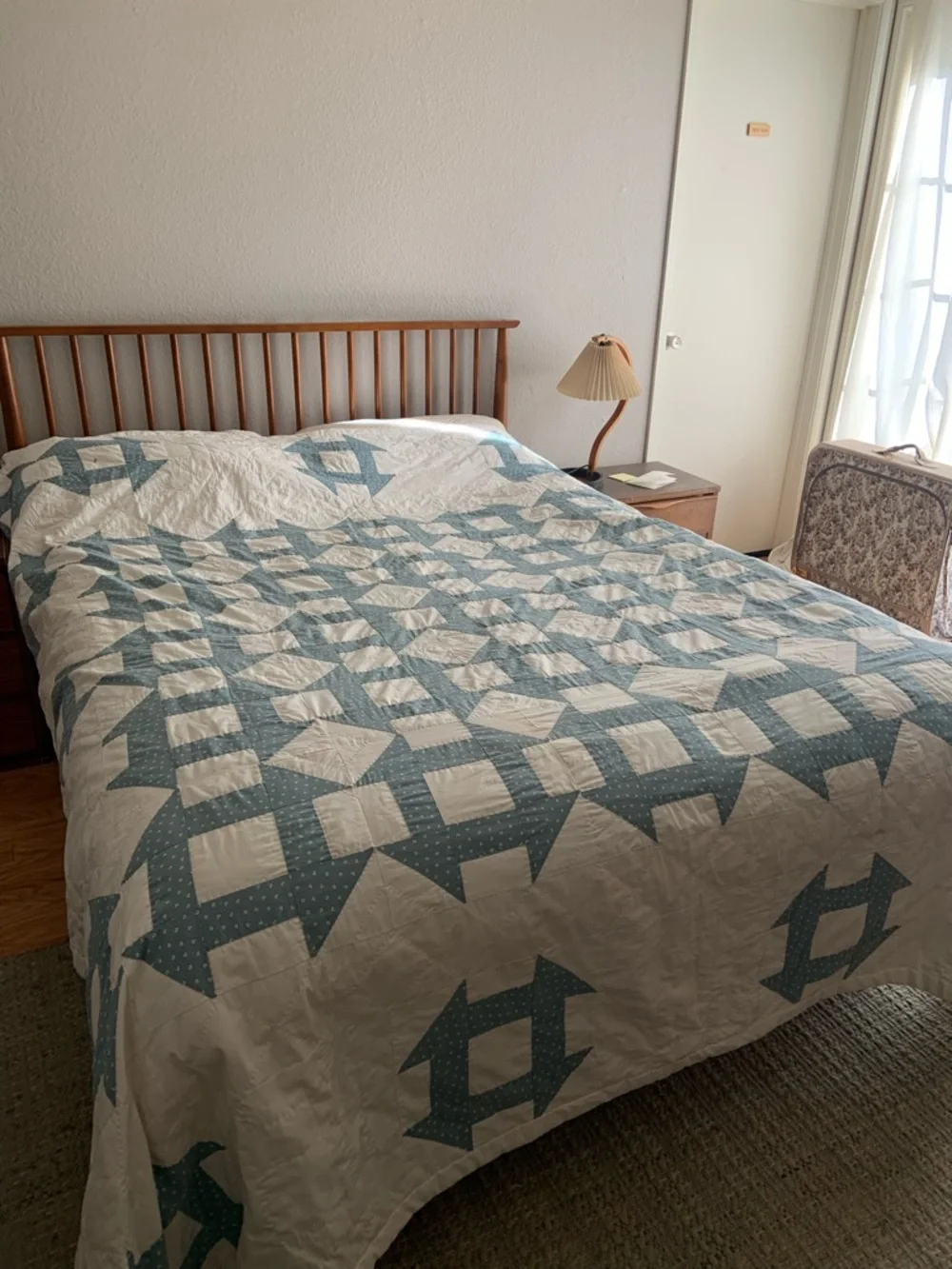Vintage Classic White and Light Blue Patchwork Quilt - Home Bedding